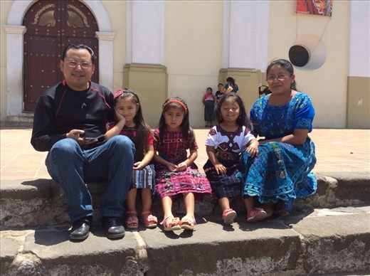 Rolando, Saida and their beautiful family!  Enjoyed a wonderful lunch at their home.  They want me to come back in November for the Barriletes(kite festival in their town) 