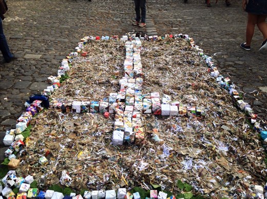 Carpet made from recycle paper by Americans. 