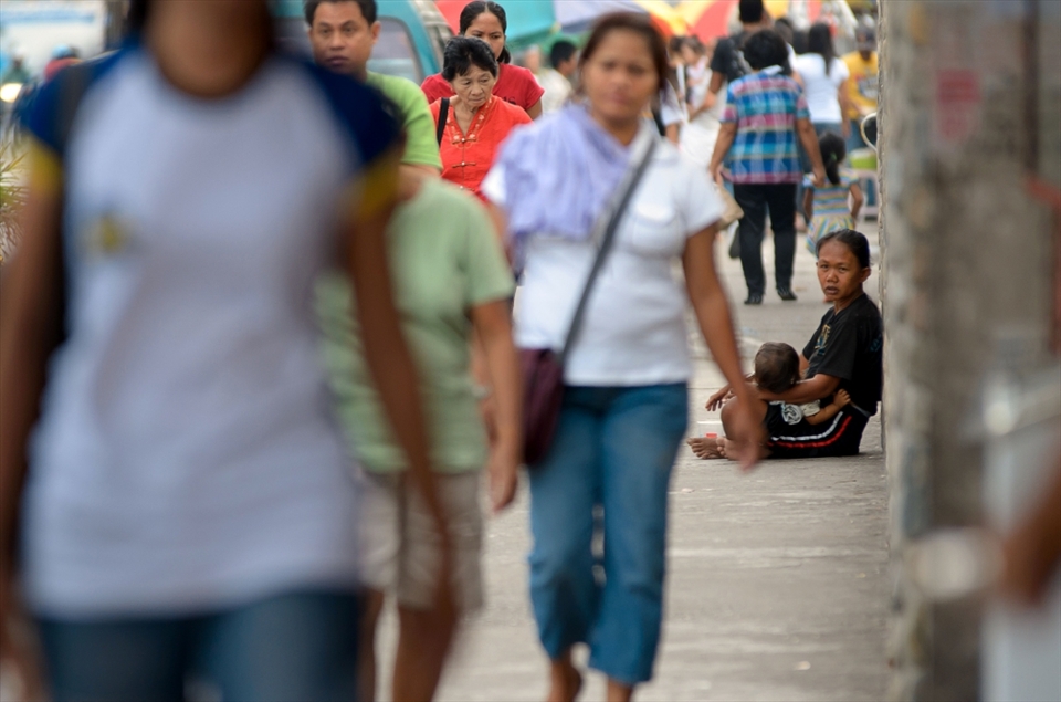 Life at the Feet of Strangers: In front of the city's cathedral, in a sidewalk near the park, lay the beggars, and she's just one of the many who asks for food or money to the passers-by and the devotees who would light up a candle at the shrine or inside the diocese. Most of the women-beggars carry their infants to gain sympathy from the religious.