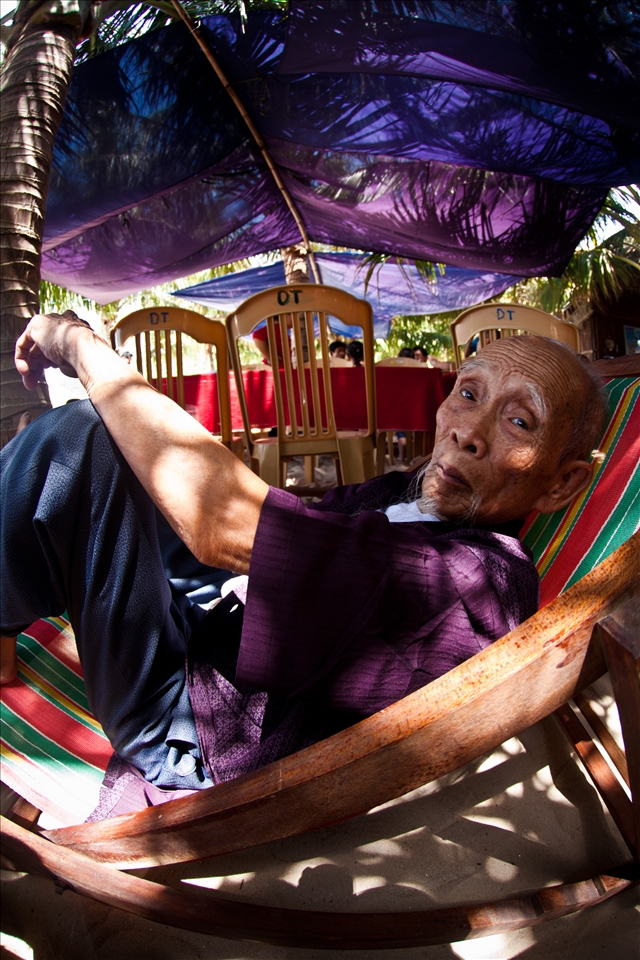 Escaping from the heat, an elderly man holds the secrets to an exultant life.