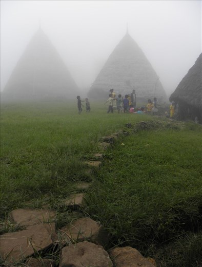 As the only remaining examples of authentic Manggarai houses, the grand Mbaru Niang serve as communal buildings, gathering up to eight families under one roof. 