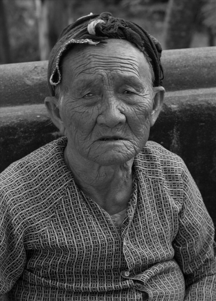 A temple beggar in Vietnam, The wrinkles tell the story I did not know