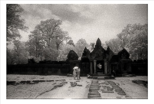 Tourists outside Banteay Srei temple