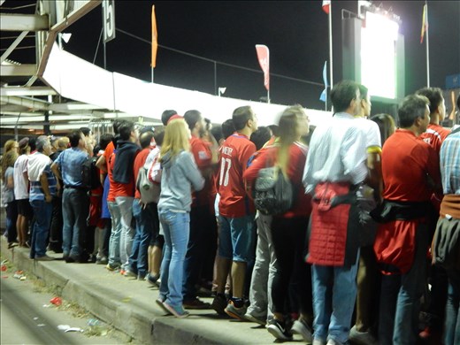 Danielle on her tippy toes trying to catch some of the action. The game was really entertaining. Chile won 3-1 and is doing pretty well in the standings. 