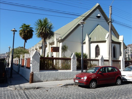 The prominent religion in Valparaiso during the 1800's was catholic. The catholic church allowed other religions to practice their faith just as long it didn't compete too much with the Catholic faith. To ensure the other religions didn't get too popular they were'nt allowed to build their church with a front door. Catedral Angelicana de St Paul is a evangelical church built in 1858 with a small side door for it's practitioners to enter. 