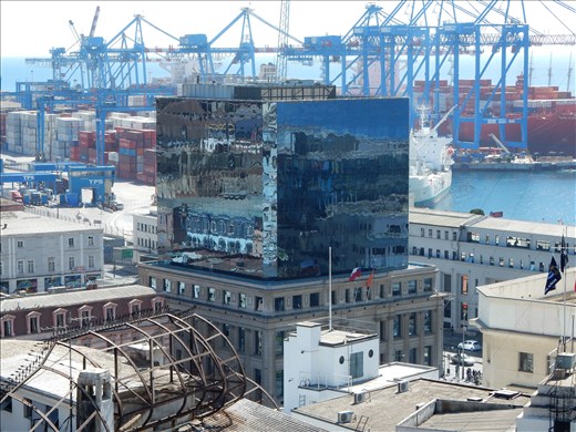 This building is interesting. Areas of the city are UNESCO World Heritage Sites and cannot be torn down. To create more office space a shipping company purchased one of these historic sites and built this modern 