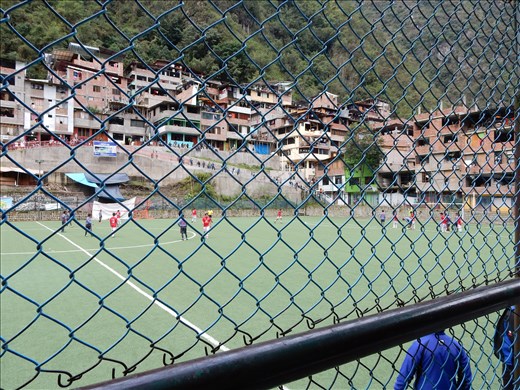 After Machupicchu we waited for the train back to Cusco and killed some time watching men roll around on the ground holding their shin. 