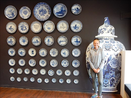 Royal Delft commemorative plates. 