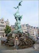 The name Antwerp means Hand Thrown. This fountain celebrates a man getting his hand cut off for not paying his taxes. : by danidawnandstevo, Views[323]