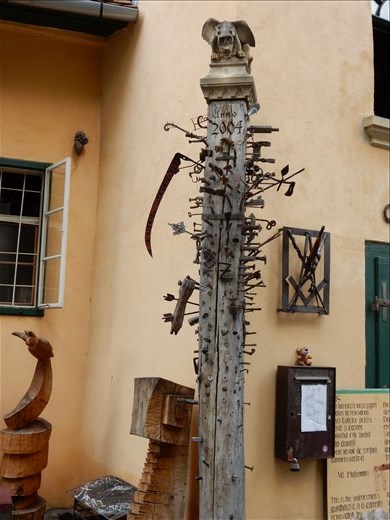Sibiu's Craftsman Guild sends it apprentices across the world to work for minimal material gain working only to obtain food, housing and the opportunity to meet different mentalities and habits. This pole represents the final stage of the apprenticeship. The Craftsman drives a nail into the pole when his apprenticeship is complete.  