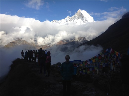 The mountains came into view only for an hour. 