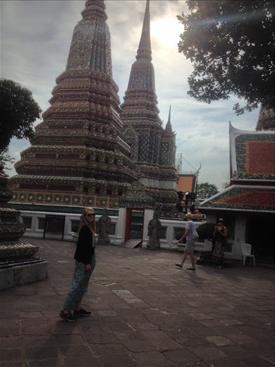 Four 40 meter tall pagodas covered in mosaic tiles that represent the four Kings of the Chakri Dynasty