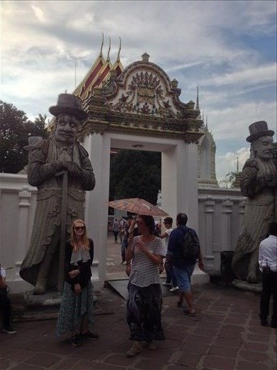 These giant statues guard the Marco Polo gate near Wat Pho's entrance and represent the first western visitors to visit the east on trading missions. 