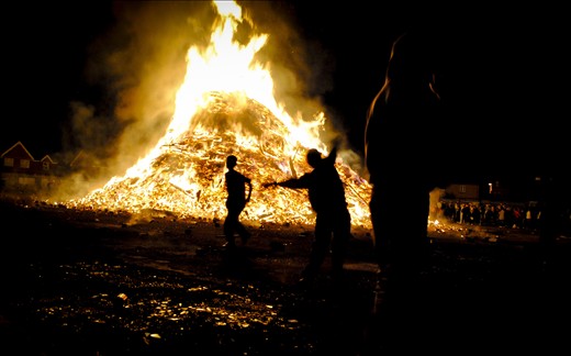 Belfast, 12th of July
Short Strend is a Catholic enclave in East Belfast, surrounded by the mainly Protestant and unionist neighborhood, from which it is separated by the so called peacewall, a metal barrier 6-7 meters high. Even though many years have passed since the 'Troubles' there objects are thrown from each side to others and sometimes there are aggressions. 
What drove my attention was the connection between the blue eyes of the doll on the peacewall and the blue container. A second later I noticed the barbed wire and the profile of a distant bird.