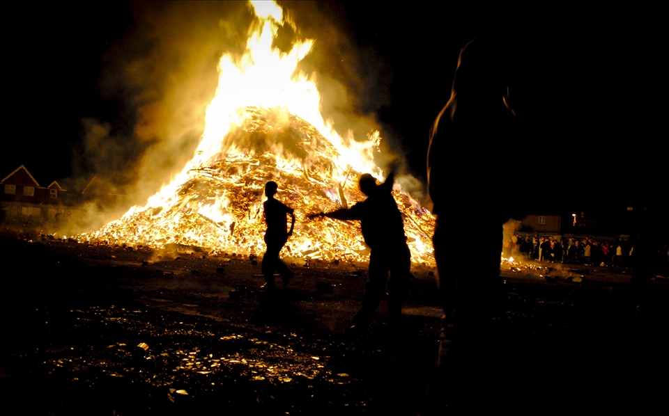 Belfast, 12th of July
Short Strend is a Catholic enclave in East Belfast, surrounded by the mainly Protestant and unionist neighborhood, from which it is separated by the so called peacewall, a metal barrier 6-7 meters high. Even though many years have passed since the 'Troubles' there objects are thrown from each side to others and sometimes there are aggressions. 
What drove my attention was the connection between the blue eyes of the doll on the peacewall and the blue container. A second later I noticed the barbed wire and the profile of a distant bird.