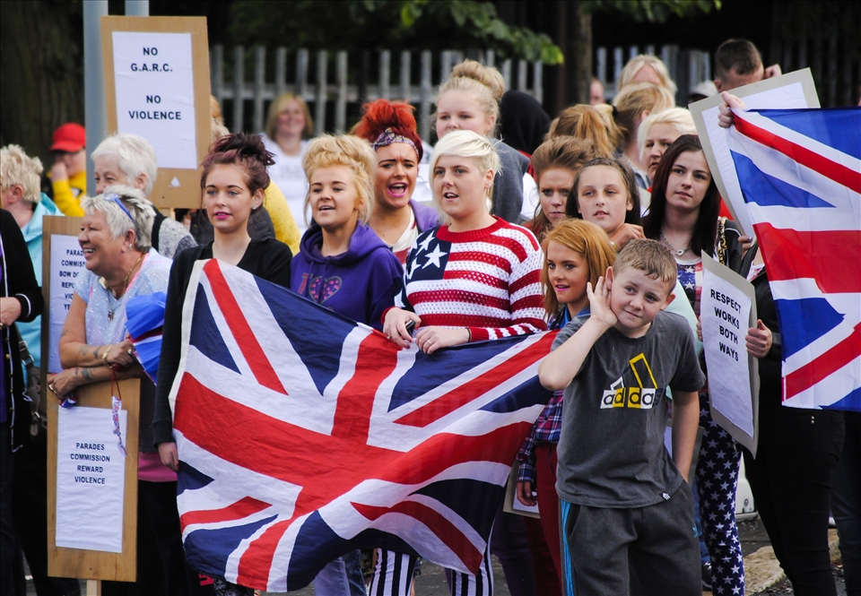 Belfast, Twadell street, 12th of July.
In Belfast on the Twelfth there are always demonstration and clashes between Catholic and Protestants, especially in the poorest neighbourood like the one pictured.
Here residents of Twadeel protest against the march of the Catolich residents from Ardoyne.
