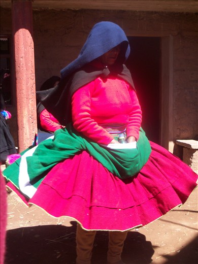 According to their ancient laws and traditions, the couple getting married are not allowed to stand up or dance, but guests can! The husband and wife must remain sitting while everyone celebrates. This is so strict that they even have to be fed by their relatives. 