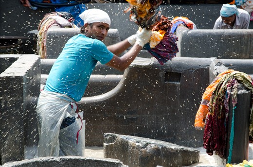 At work is common to see men washing several pieces of clothing at a time against a hard surface.