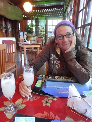 Hanga Roa - pisco sours at Kaimana Inn hotel