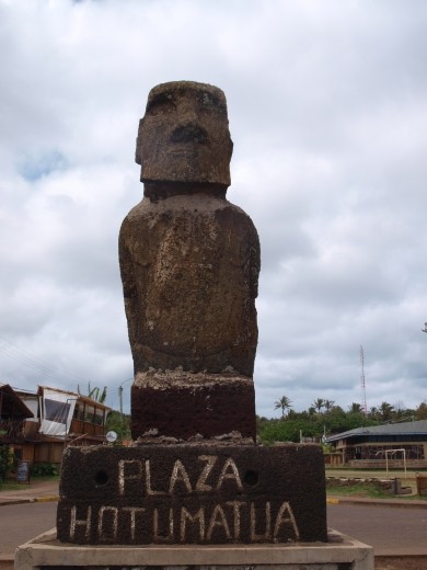 Hanga Roa - Moai 'Ahu Tautira' at fishing harbour