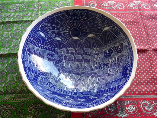 Traditional plate from Mexico and paliacates as tablecloth.