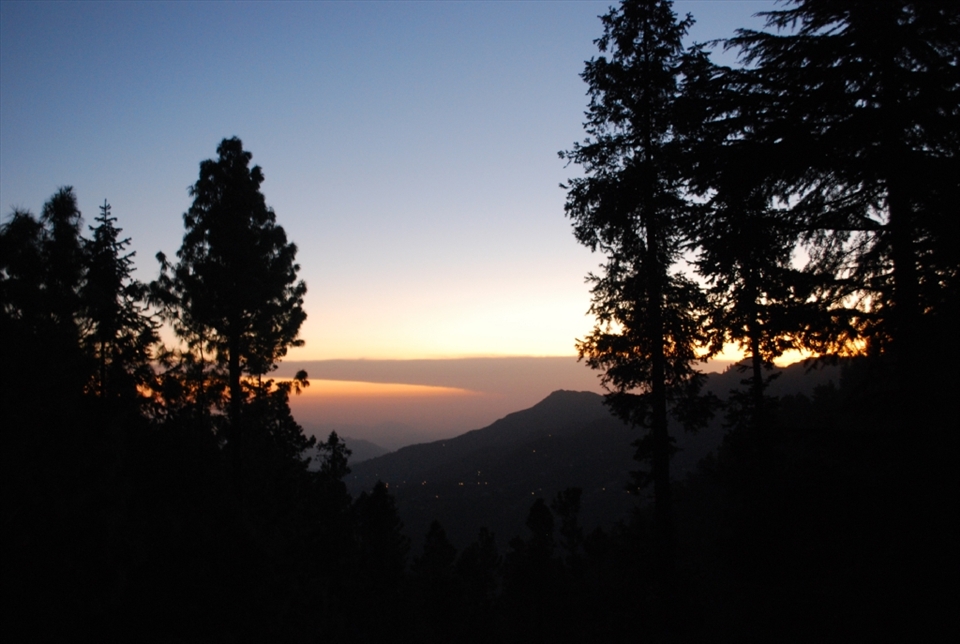At an altitude of roughly 7000 feet, the sun sets on the southern slopes of the Western Himalayan foothills. Murree is a popular tourist destination for Pakistanis, most notably because of its snowy winters.