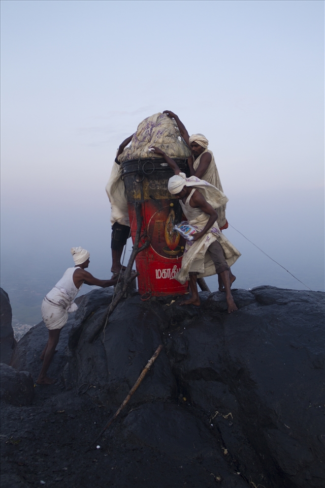 Everyone is getting nervous, the moment has arrived.