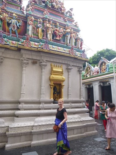 checking out the hindu temple in my sari