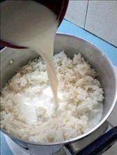 Stir in milk, salt and sugar to cooked rice. Bring to cook for 15-20 minutes.: by dawntodusk, Views[442]
