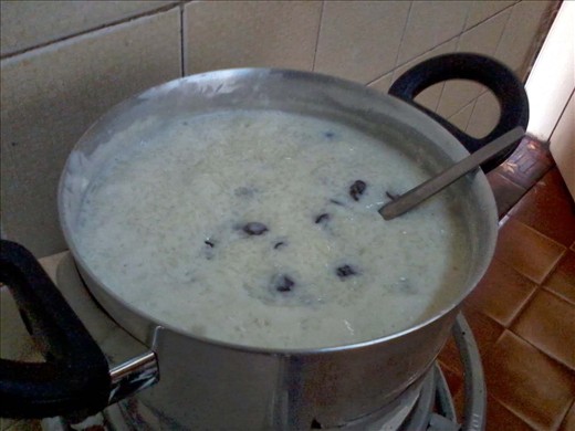 Pour mixture into cooking rice pudding and stir for 2 minutes. 