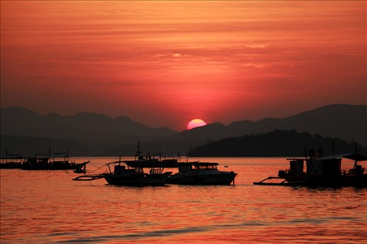 The beautiful sunset: As the day ended we experienced the majestic view of the sunset in Busuanga Island. It was yet the best view I have ever seen, no words can explain the feeling I had as I watched this sunset and I am so happy I got the chance to capture it and cherish this moment forever. 