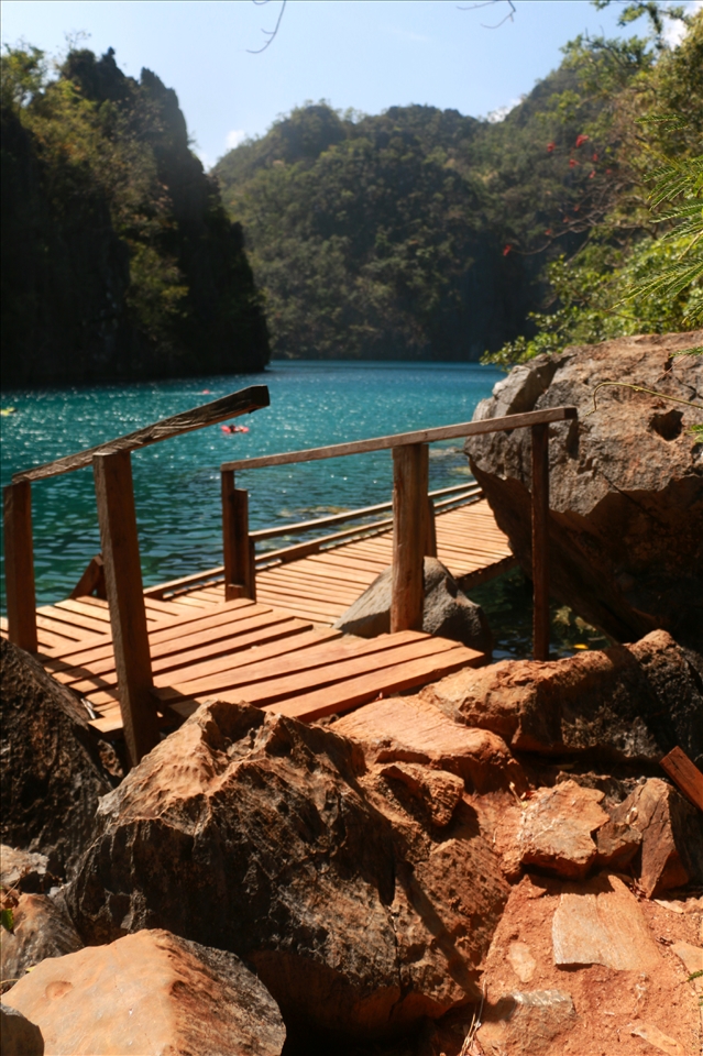 Pathway: Trekking on approx. 300 steps we have reached Kayangan lake. After a steep mountain stairway this is what excites you a beautiful scene of this lake and pathway that was perfectly built for this beautiful place.