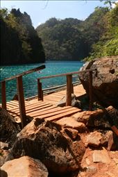 Pathway: Trekking on approx. 300 steps we have reached Kayangan lake. After a steep mountain stairway this is what excites you a beautiful scene of this lake and pathway that was perfectly built for this beautiful place.: by deardarla, Views[542]