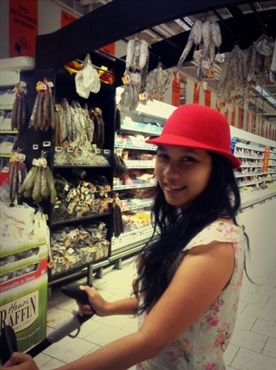 Shopping groceries in Paris