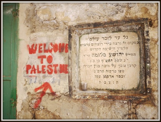 Hebron: a small Arab town inside the Palestine territories, not far from Jerusalem. A very holy site for people of both Muslim and Jewish faith. And the strangest place I have ever been to.