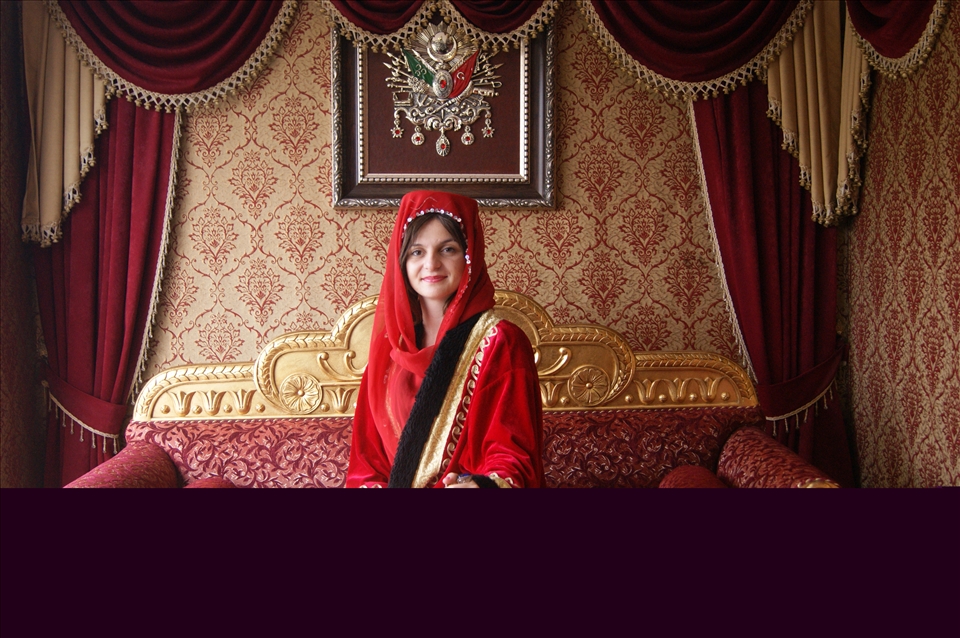 Before visiting Turkey, I thought they all used to dress like that .