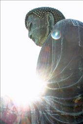 I tried to capture the setting sun in the giant metal Buddha's hands. : by dereksk04, Views[282]