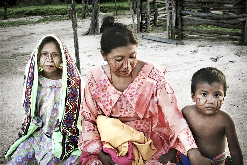 1.	A Wayuu family prepares for the Yonna ritual. The Wayuu are an indigenous com