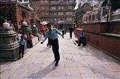 Cricket is popular also in Kathmandu. Kids play after school enjoying the confort of the square formed around the stupa, bewared of heavy traffic and crowded streets.
: by diarynotes, Views[419]