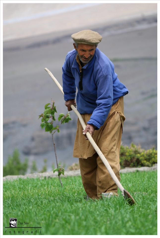 A Wakhi/Pamirian farmer at work in Hussaini Gojal