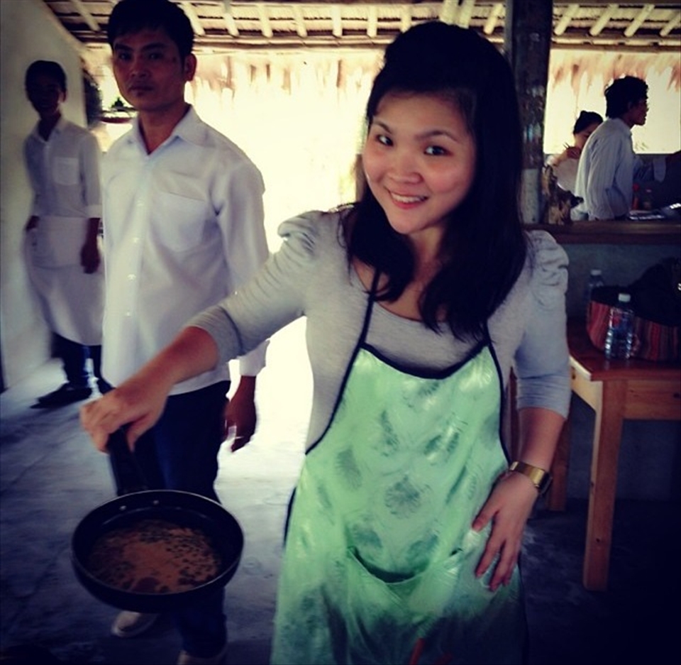 My attempt to introduce Abacus seeds - Singapore food to my Vietnamese friends