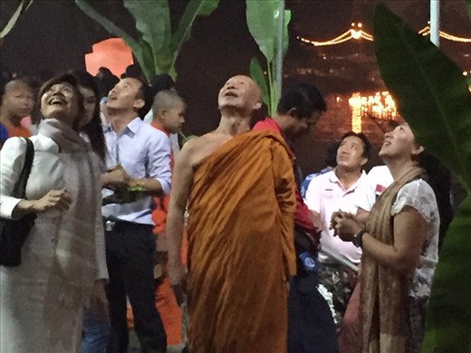 Watching the rise of the lanterns at Loy Krathong 