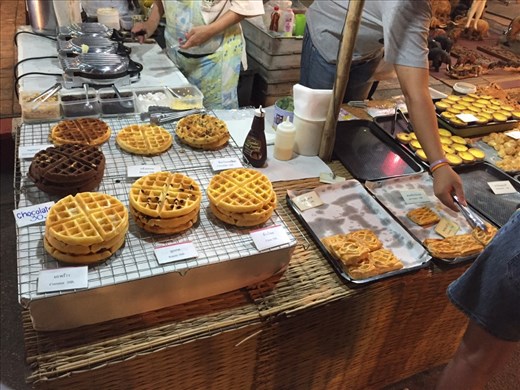 Market pastries!  The ones on the left are waffles that come in many flavors: corn, chocolate, coconut, raisin, and dried pork!