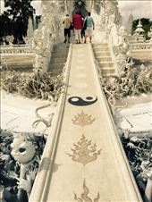 Detail of the entrance to the White Temple. The grasping hands on either side of the ramp represent earthly suffering and human temptations. : by dinagosse, Views[392]
