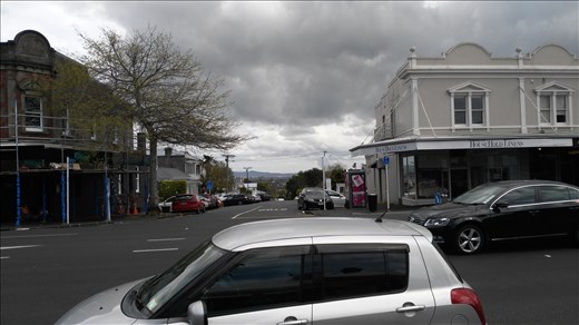 Der Ausblick vom Hostel aus nach rechts... viel Stadt