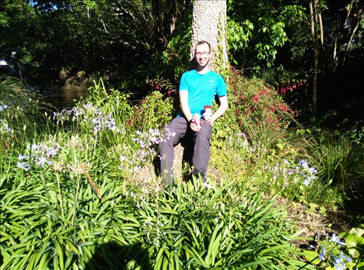Ich, mit den Omas und ihren Lieblingsblumen, wie für dieses Foto gewachsen!