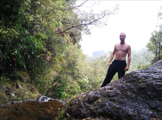 Wir fuhren runter nach Wentworth. Wentworth Falls. Es war regnerisch