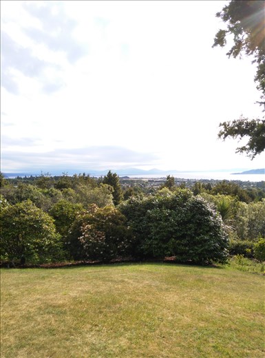Taupo, botanischer Garten - Blick auf Lake Taupo