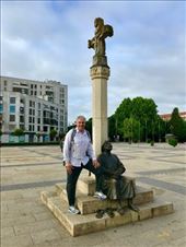 Pilgrim sitting statue JGH leaving Leon: by donna_jeff, Views[134]