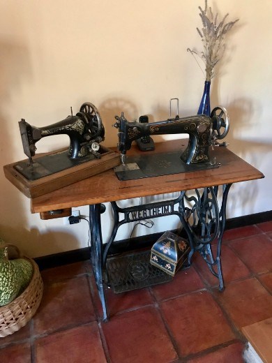 old sewing machine Villavante